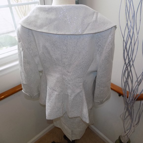 TAHARI White Skirt Suit Plus Size 18W - Picture 2 of 3
